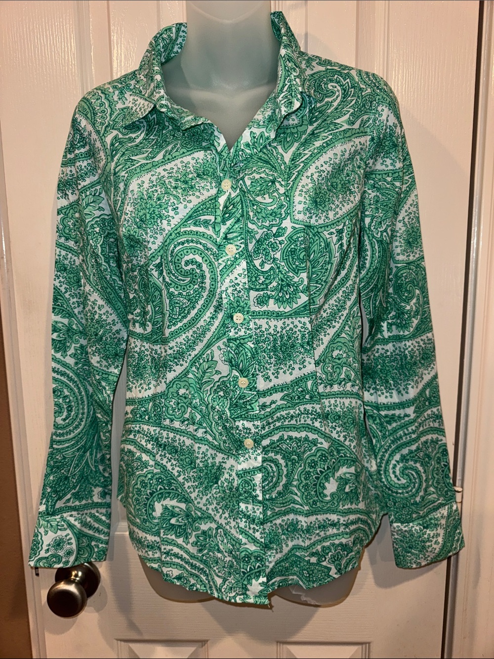 J Crew “The Perfect Shirt” in Green and White Paisley. Sz Small